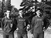De G à D : pour France-Belgique : Guy DELAIRE hauteur, Jean MICARD longeur et Alain JANOT triple saut.  P078-8 > De G à D : pour France-Belgique : Guy DELAIRE hauteur, Jean MICARD longeur et Alain JANOT triple saut.