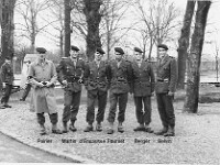 CMT. 1965, Gravelle. La garde olympique : Poirier Robert, Martin, d'Encausse Hervé, Fournet Bernard, Berger, Behm Jean-Jacques.  P092-4 > 1965, Gravelle. La garde olympique : Poirier Robert, Martin, d'Encausse Hervé, Fournet Bernard, Berger, Behm Jean-Jacques.