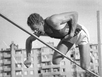 Le ventral, plus esthétique mais moins acrobatique que le Fosbury.